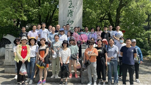 建設(shè)一個花園式、美美的降解塑料袋生產(chǎn)廠家！